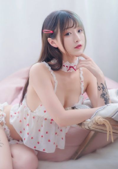 老和尚趴在小嫩尼身播放