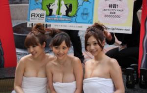 肉妇春潮干柴烈火ⅹxx视频